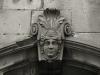 Elle vous regarde / she look at you